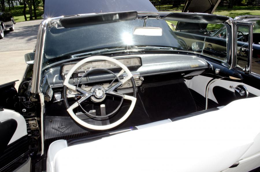 Торпедо Lincoln Premiere Convertible (76B) 1956 года  (фото 9 из 72)